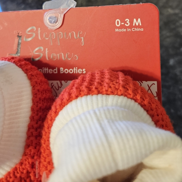 Baby Santa shoe booties 0-3 months - Picture 3 of 3